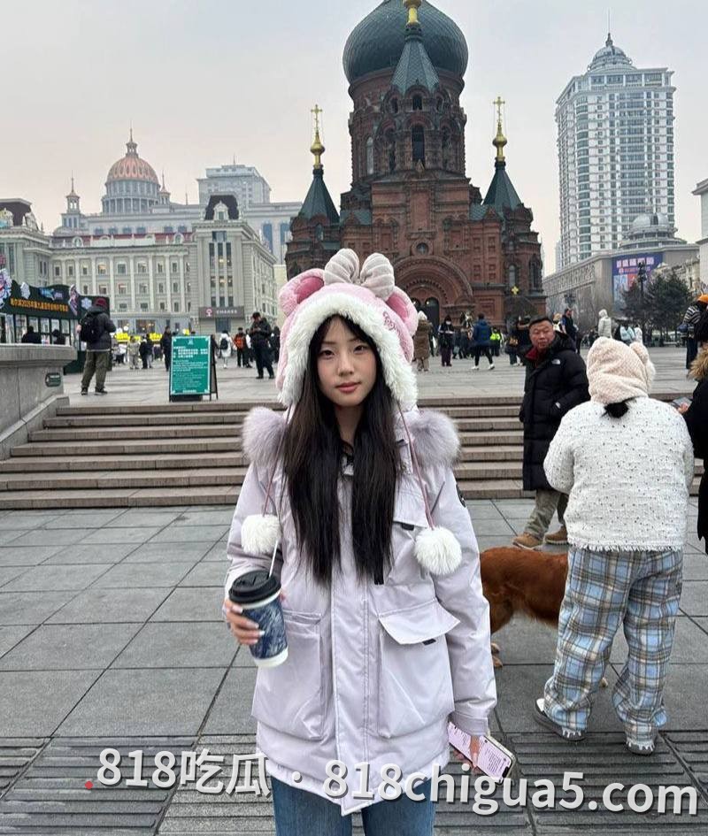 白天高冷名媛 夜晚主人肉便器 上海极品名媛宋听雪黑色蕾丝女仆装被金主口爆调教视频