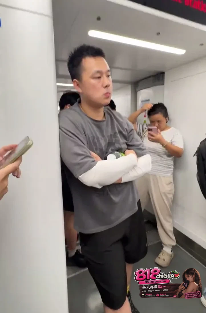 “好害怕,好恶心”:女孩拿手机对人反向拍摄,网络审判不该沦为肆意妄为的武器