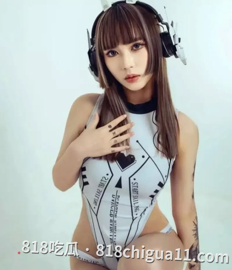 极品高颜值母狗榣榣最新露脸性爱视频曝光！主动与前男友激情缠绵，口技伺候大鸡巴，后入姿势展现完美身材曲线，浪叫声令人心跳加速。