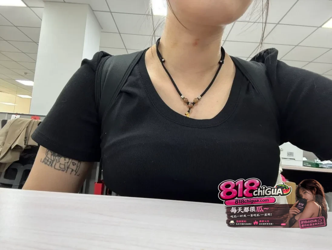 抖音小博主kkkkk姐超淫性爱私拍露脸舔肛深喉上瘾 掰穴发骚被后入爆操上演极致反差超劲爆