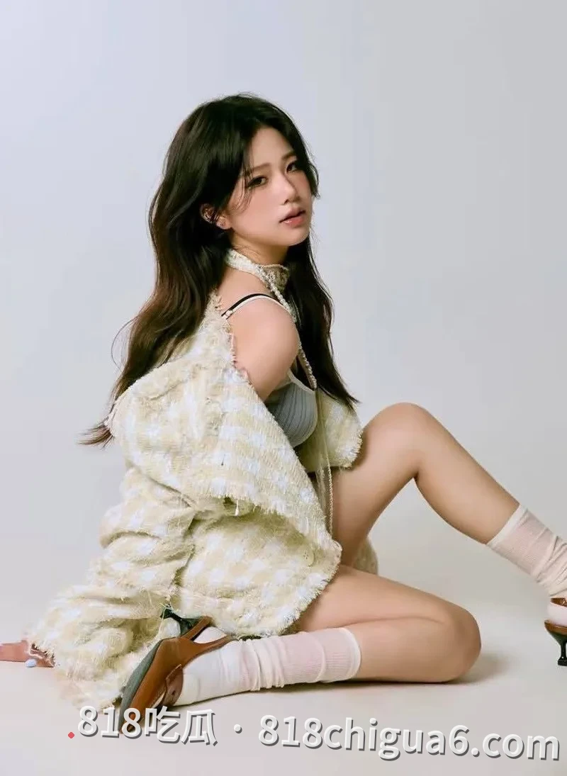 长腿模特云薇约炮做爱视频 女仆制服黑丝被金主调教浓精射满脸 一副母狗满足样
