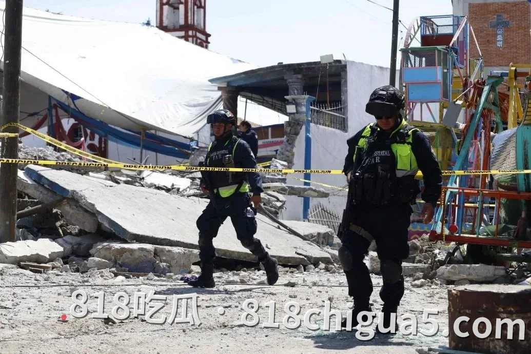 墨西哥圣徒节惨剧:特马斯卡辛戈教堂旁烟花仓库爆炸致10死超60伤,庭院坍塌现场狼藉!