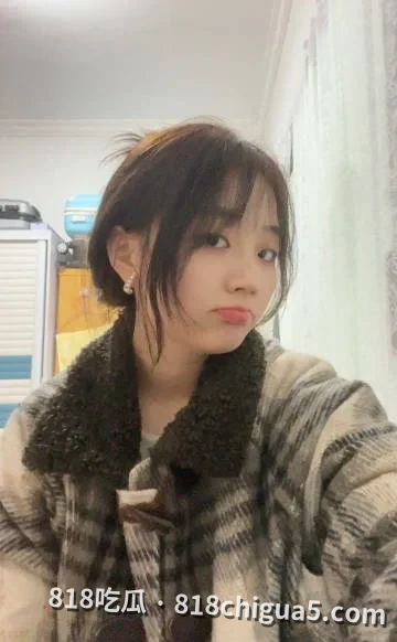 童颜巨乳，极品炮架！广西反差女大王子文与男友性爱自拍不慎曝光，后入打桩，主动骑乘狂抖腰臀，技术堪比女优！