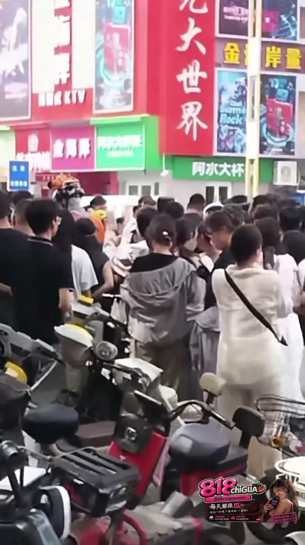 河北高阳惊现奇观!“小三”街头引爆纠纷,吃瓜群众竟让全城交通瘫痪!