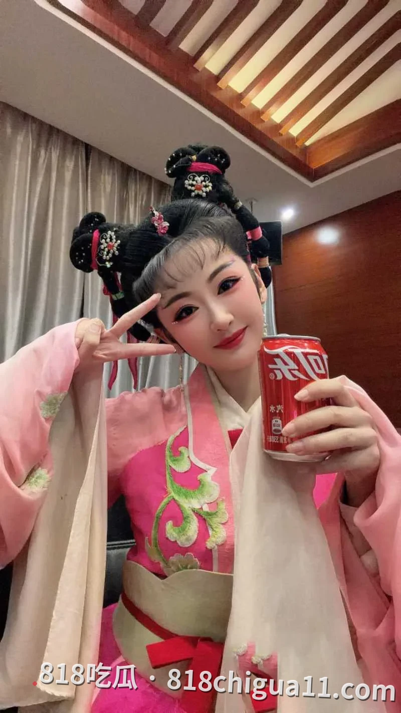 安徽戏曲学院校花黄梅戏性爱视频曝光!甜美可人的母狗被金主拍摄高质量片源,洁白胴体任君采撷 无套内射高潮迭起。