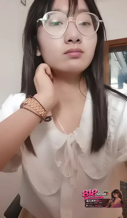 小学语文老女主播老师不是湿直播录屏办公室自慰反差爆棚跳蛋塞逼淫靡刺激