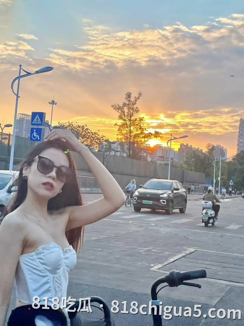 广西大学研究生院女大母狗张若曦酒店出轨视频流出。黑丝美腿骑乘吞吐,口交舔弄到失控,骚浪到骨子里彻底沦陷!