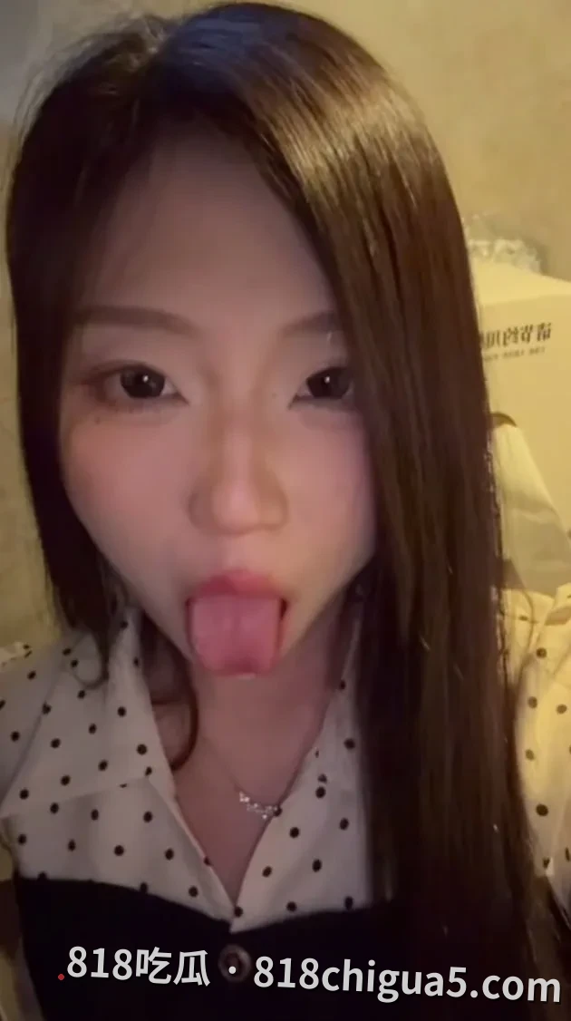 外表越是清纯私下越是淫荡 绝美御姐沈辰媛口交吞精性爱视频