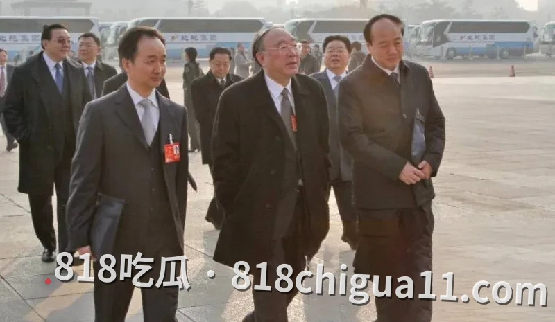 前重庆市市长黄奇帆涉嫌贪污腐败就此落马!隐藏多年的地下情人竟是律师彭静,终究还是倒在了女人的石榴裙下,不雅视频惨遭流出。