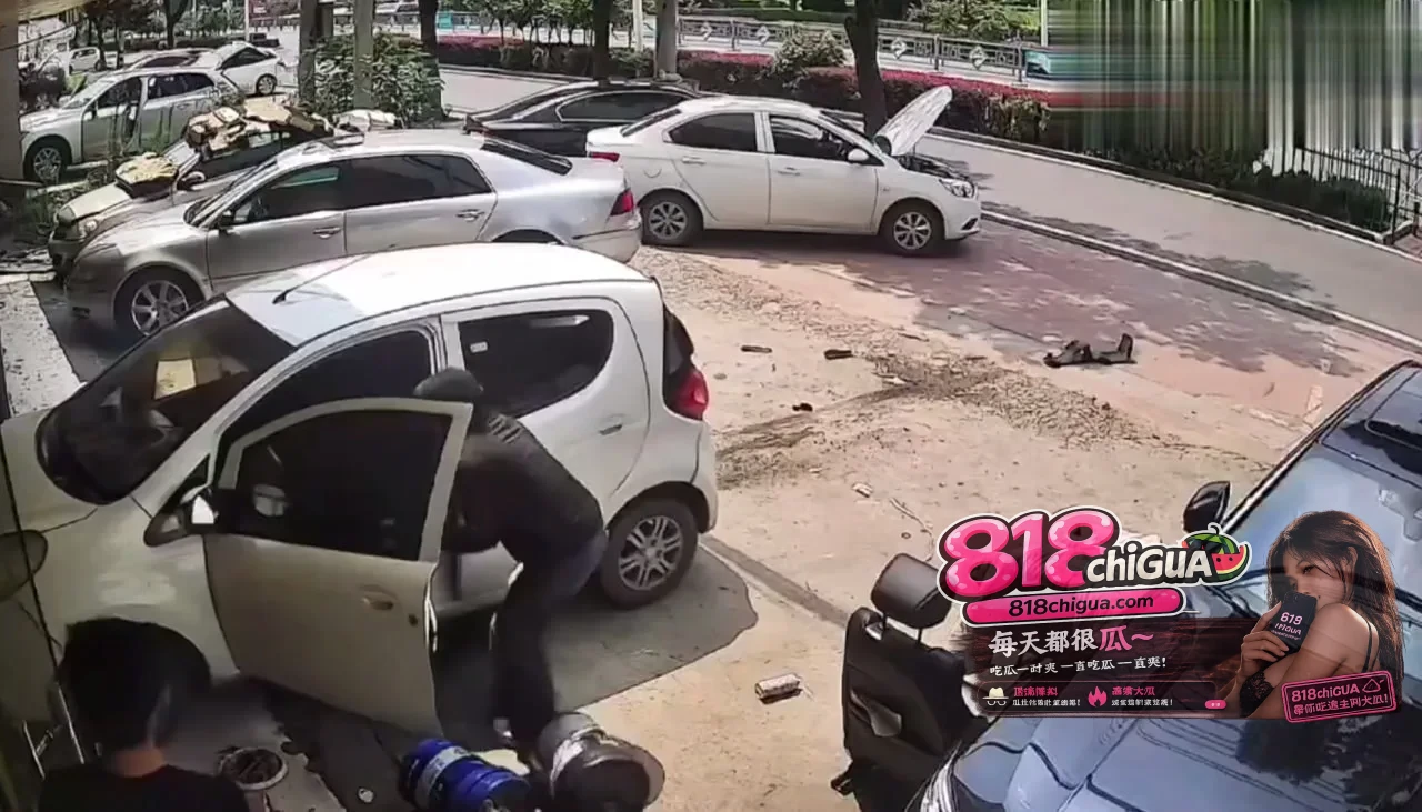 武装严实倒车撞路桩、误踩油门成猛冲!淮南女司机失误连连敲响“防御性驾驶”警钟
