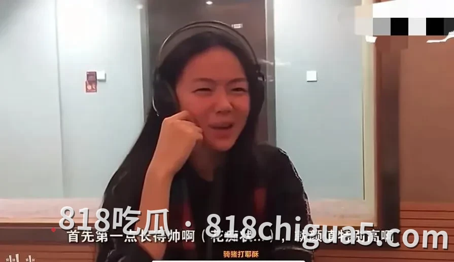 知名男歌手许嵩官宣结婚后！冯禧黑历史被扒，竟和曾经的男老师有过地下恋情，性爱视频惨遭网友扒出，在床上放荡的样子被尽收眼底。