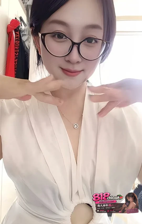 快手极品熟妇 网红主播 闪耀 与榜一大哥性爱视频流出 身材凹凸有致韵味十足