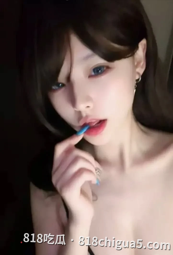 主播不过是富哥的肉便器罢了 快手颜值女神苒柒金主定制黑丝水晶棒自慰视频