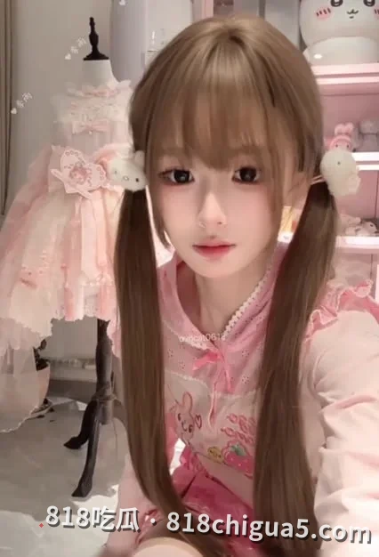 推特福利姬 双马尾萝莉 季雨 粉色服装揉奶诱惑 白虎自慰娇喘不断 甜美外表藏不住的欲望太冲了