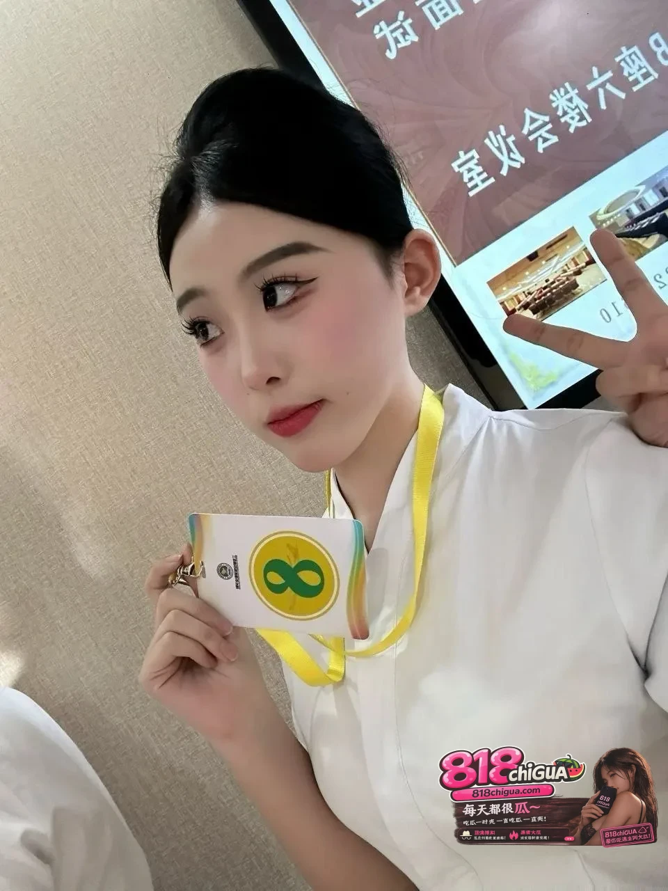 广东媚黑母狗【何晓敏】恋期出轨被男友实锤曝光，与黑爹无套激战视频流出，坐骑大黑吊疯狂抽插，粉嫩小穴白浆狂泻！
