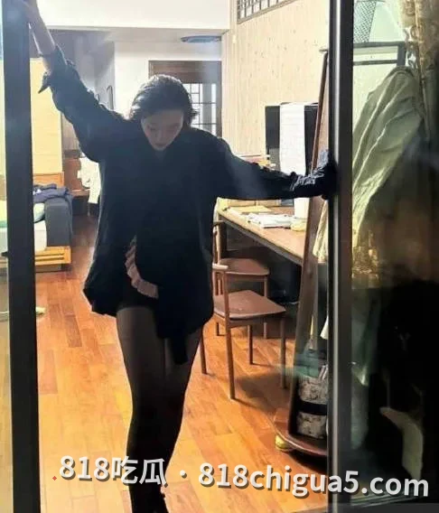 第五人格游戏主播伯人设崩塌,被操粉成瘾受害女性被联名曝光,凌晨发布道歉声明被打脸后被迫退网!