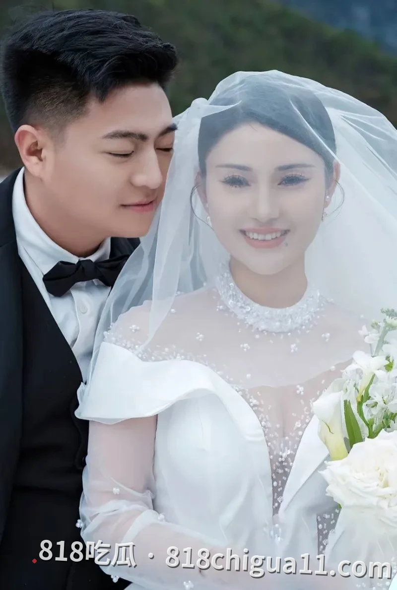 抖音百万网红唐三妹婚后出轨被曝光!原配离世后经常与情人地下恋情,还去KTV寻找男模满足自己,性爱视频惨遭扒出