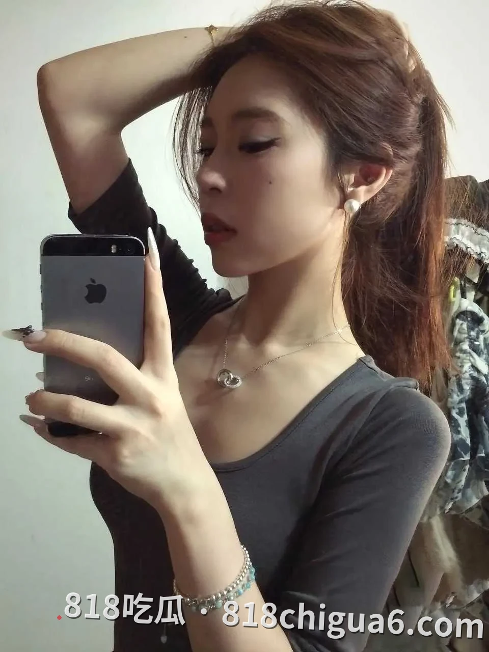 贵阳女神李楚佳酒店私拍性爱视频曝光！穿着丝袜第一视角口吸大鸡巴，撅起翘臀被无套抽插，吞吐舌头竟显骚态摸样。