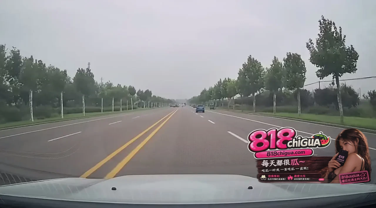 街头揪心一幕：礼让老人却换来“极限拉扯”，老年人出行安全到底该怎么破？