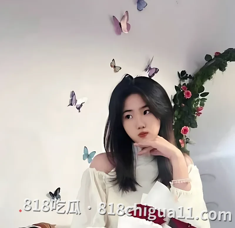 山东菏泽的高冷女神刘鑫雨被男友后入视频曝光!戴着眼罩被按在床上狠狠地操,啪啪的撞击声把骚穴肏爽了,母狗彻底得到满足。