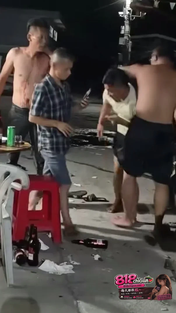 深夜大排档的“致命酒气”:酒瓶砸头、当街互殴,莫让一顿宵夜沦为高墙铁窗的庆功宴
