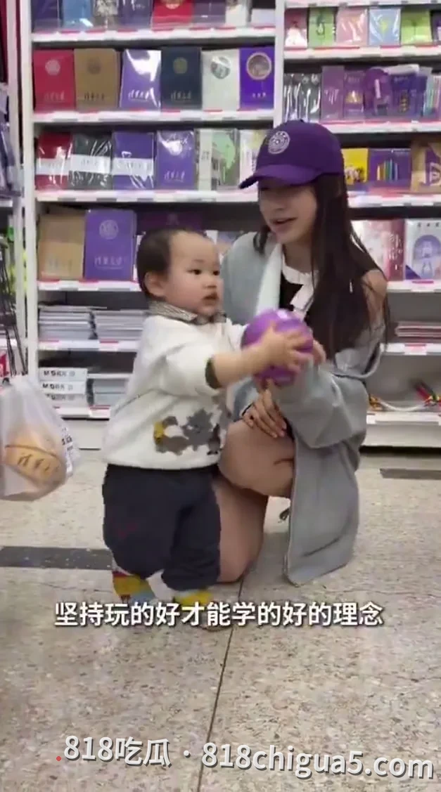 “全校第一个生娃的00后清华女大”火了:一边卷高学历,一边带娃上学,这合理吗?