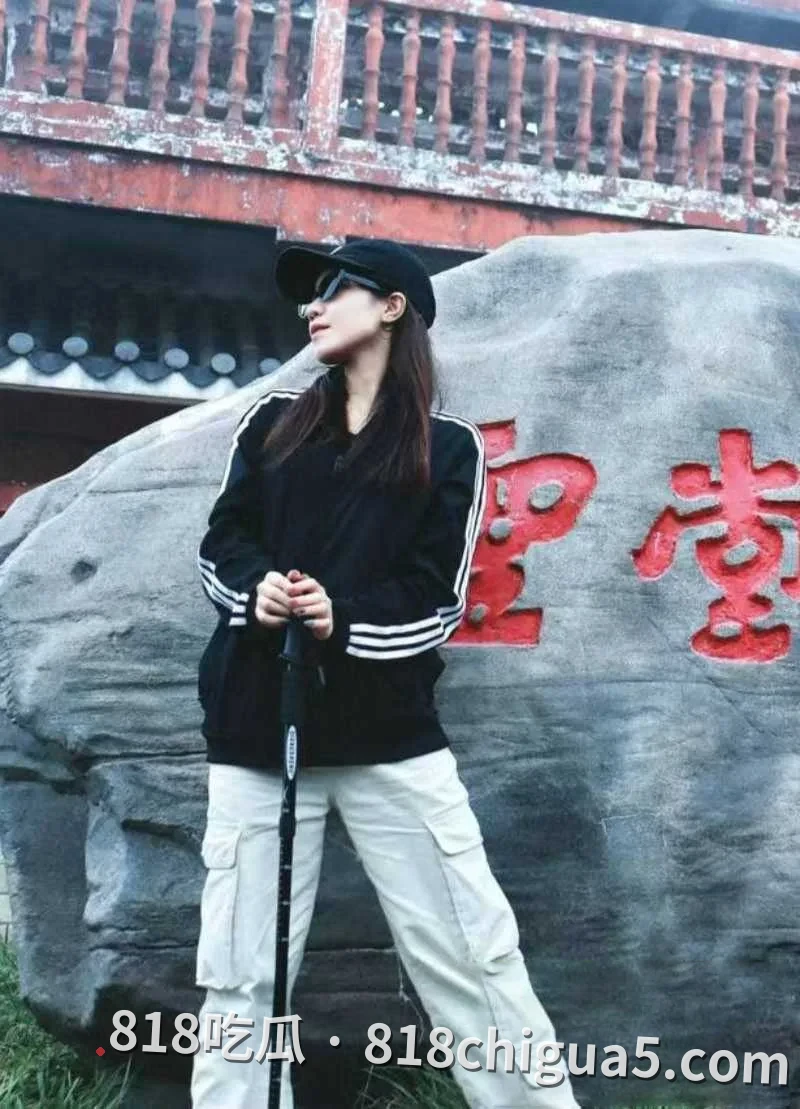白皙御姐女大白天陪游 夜里直接开房拿下 广西旅游偶遇高颜值御姐女大学生张若溪与炮友酒店性爱视频 女上位吸精反差感拉满