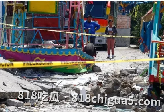 墨西哥圣徒节惨剧:特马斯卡辛戈教堂旁烟花仓库爆炸致10死超60伤,庭院坍塌现场狼藉!