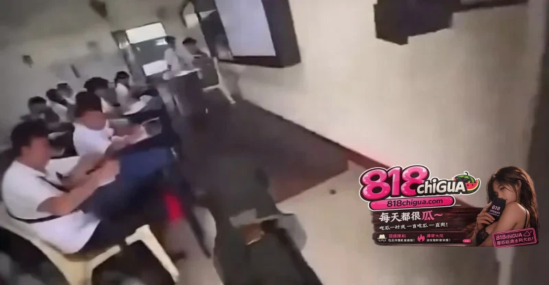 8月18日上午,菲律宾南部城市三宝颜校园枪击事件冲上热议,一学生携带枪支进入高中校园直播行凶随后自杀,造成一名学生死亡,多人受伤。