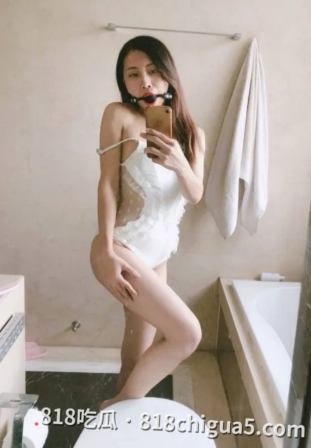 极品反差少妇【岁月了然】趁着老公加班出轨隔壁老王！被大屌狂凿，撞击声响彻房间，彻底操到神志全无！