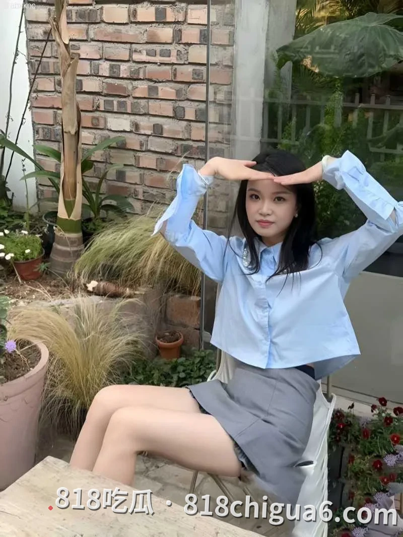 广东湛江黑丝美少妇安海丽被前炮友曝出私拍视频!母狗看见大鸡巴嘴就毫无防备,穿着性感情趣内衣当无情的肉便器,还露出饥渴难耐的表情。