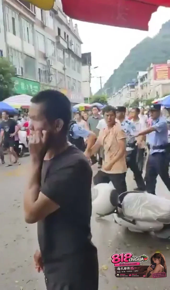 广西崇左两村民镇政府门前持刀互砍!1死多伤,冲动的代价太惨痛!