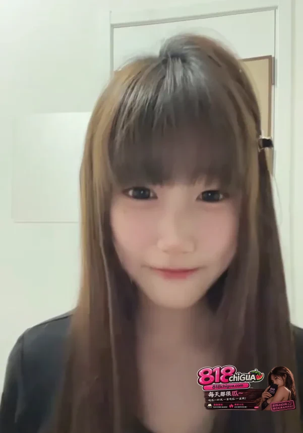 湖南衡阳精神小妹周泽云私底下却是网调大神的小母狗甜乖脸蛋配毛茸茸粉逼手指撑开细节拍得清晰可见