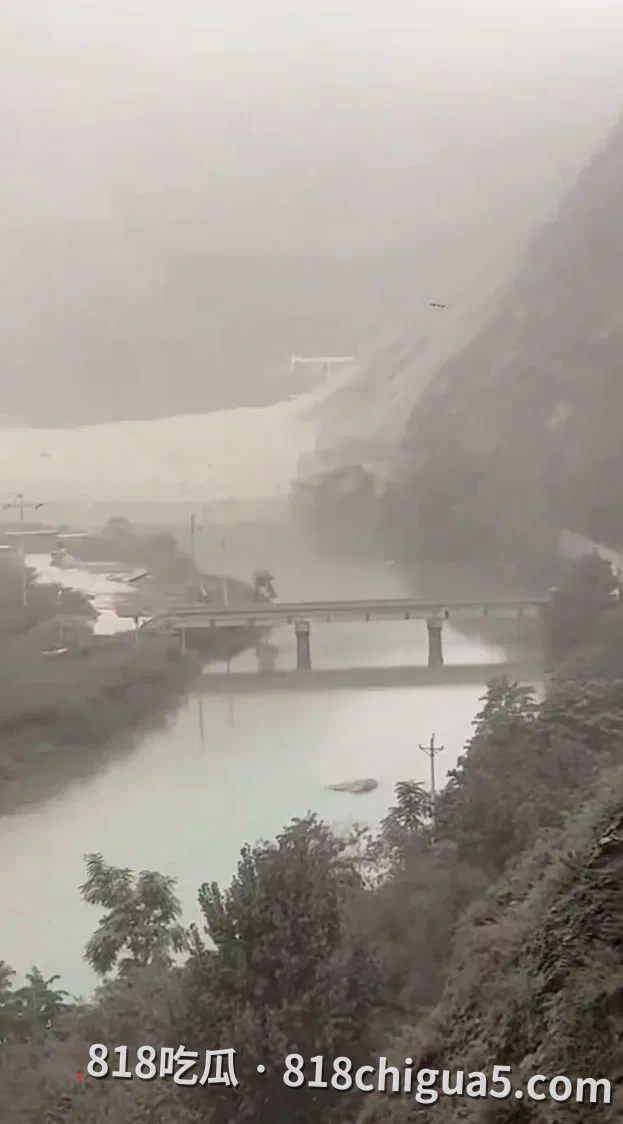 虚惊一场却惊心动魄：四川茂县叠溪镇发生大型山体滑坡，岷江一度受阻分流，161名群众提前转移实现零伤亡