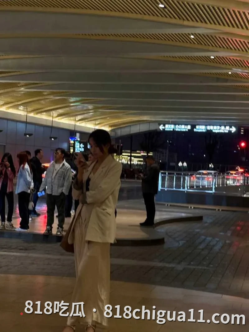 浙江杭州乖乖女陈君妍面清纯可人背地里却骚浪贱货!娇滴滴在男友面前装可爱,私底下被干到翻白眼,汁水横流哭喊求饶。