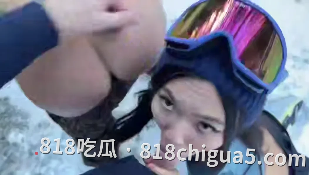 OnlyFans欧美博主 Lucy/Mochi 户外约炮双飞 雪地野战 多个姿势调整高难度性爱 完全不受寒冷的影响
