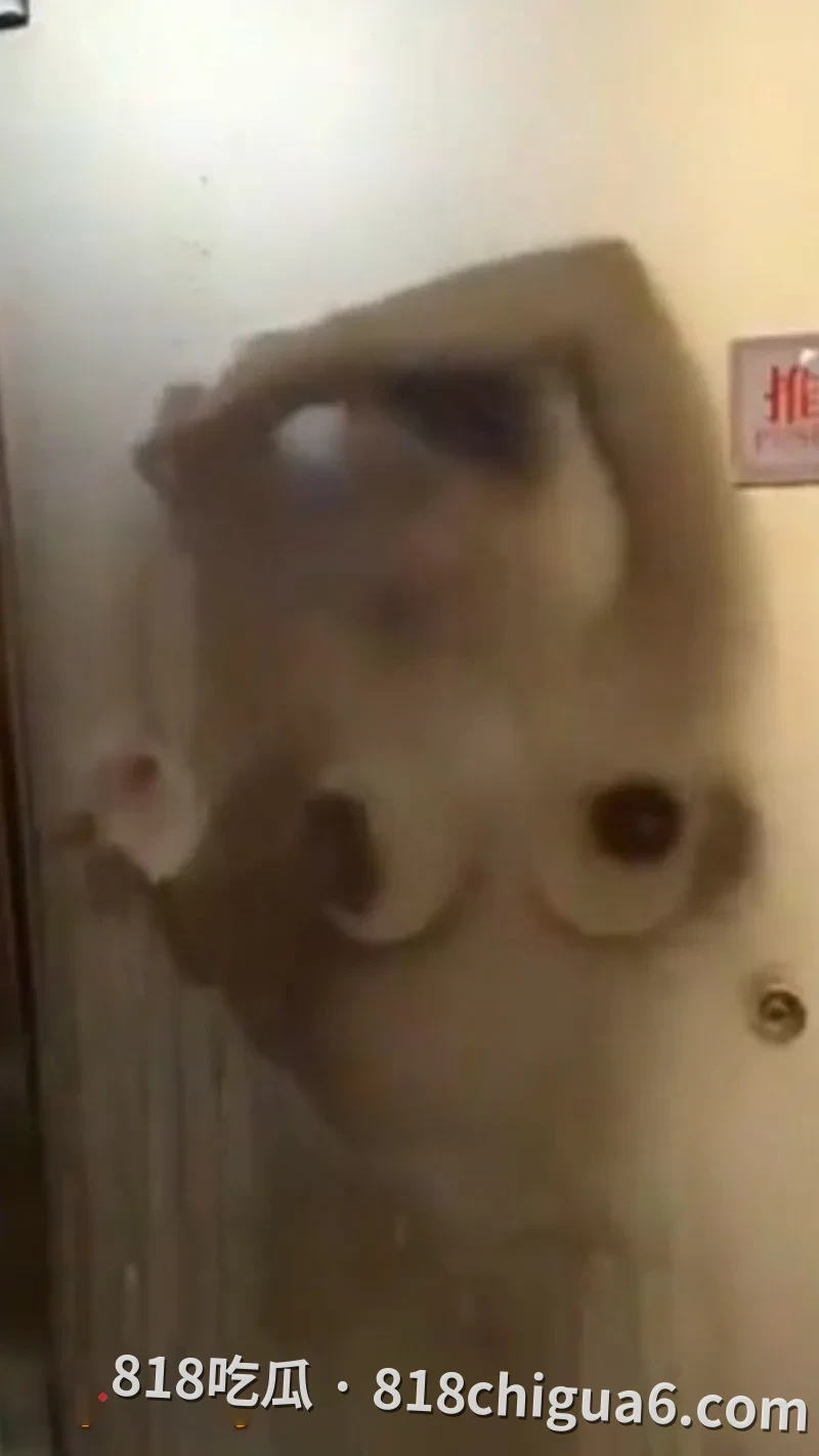 山西太原性感健美骚货美女郑明红性爱视频泄密!在健身房里花式被壮汉爆操,锻炼中蜜穴被不停抽插,浪荡的淫叫声传遍健身房。