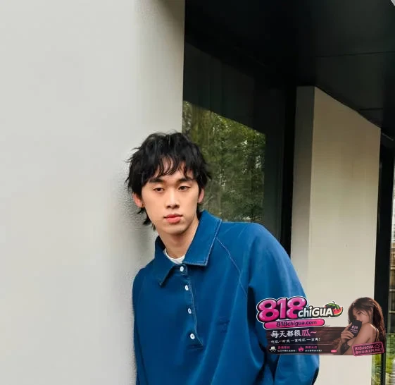 刚官宣就翻车!内地男歌手林依轮之子林子濠黑历史曝光,被挖出早期与白女洋妞不雅视频,引起全网哗然!