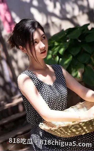 江西抚州高等学院校女曹雪平与男友私密视频曝光！口吸大屌还时不时的眼神挑逗，母狗舒服了就不想动，只好拿跳蛋调教。