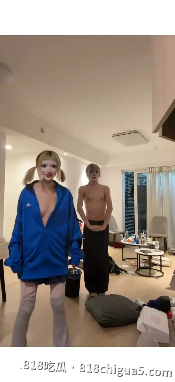 抖音22万粉网红SOPHIA索菲亚直播翻车大瓜刷屏网络,coser小丑女,漏胸裸舞双乳狂甩乳头清晰可见