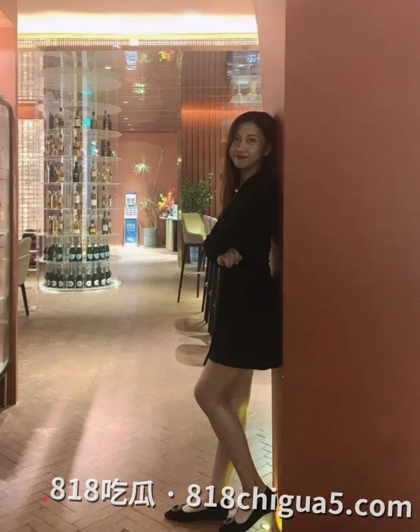 极品反差少妇【岁月了然】趁着老公加班出轨隔壁老王！被大屌狂凿，撞击声响彻房间，彻底操到神志全无！