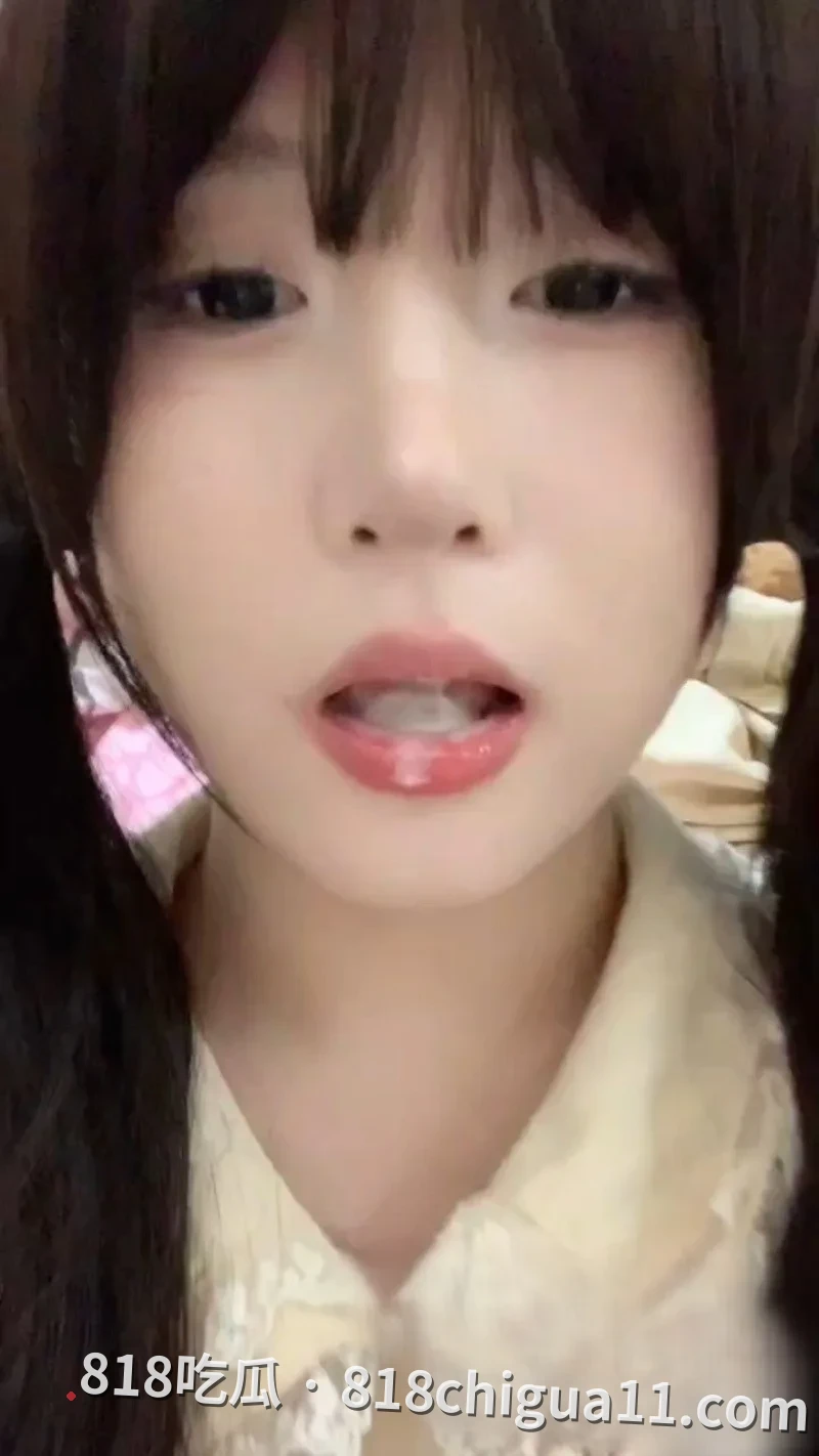 高颜值双马尾女大！对着镜子自拍各种装扮 黑丝白丝足控全套上演浪到不行