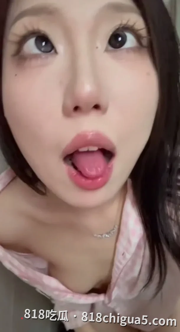 外表越是清纯私下越是淫荡 绝美御姐沈辰媛口交吞精性爱视频