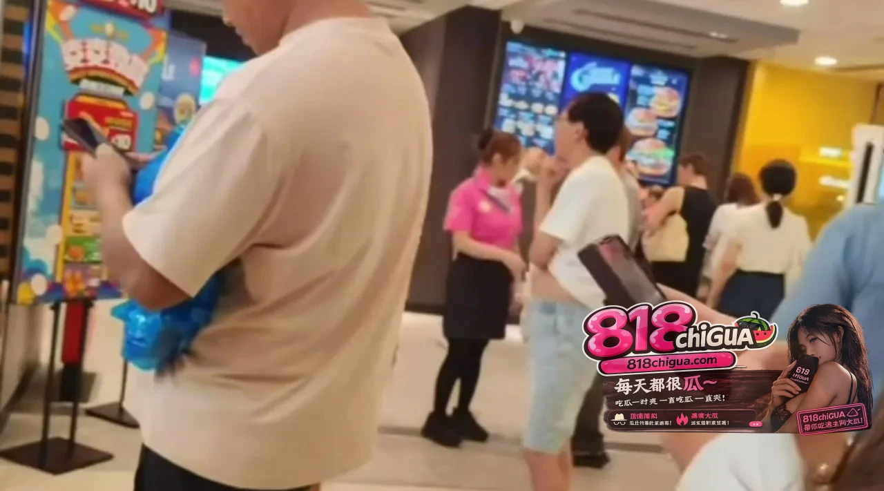 买个麦当劳也要“响朵”？香港纹身男自称“胜和”，对方一报警瞬间变怂！