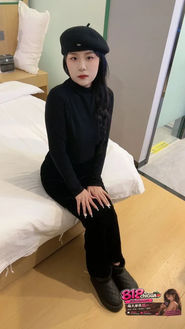 长相越是清纯发,反差越是惊人,深圳校鸡【刘思琪】为求奢靡生活主动约炮金主跪舔侍奉,沦为专属肉便器!