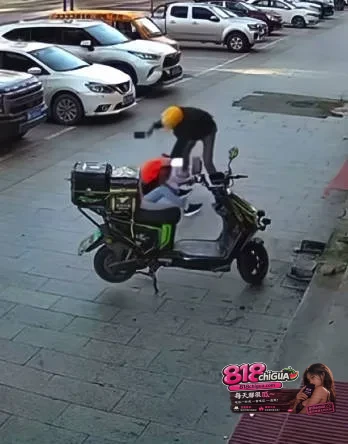 黑龙江勃利县学府路情杀案!和谐广场张亮麻辣烫突发持刀伤人事件,女服务员遭外卖骑手多次挥刀袭击,引发关注!