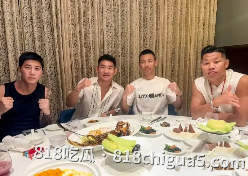 抖音千万网红旭旭宝宝与南妹儿深夜连线询问性感骚衣!全程笑得嘴角比AK都还难压,细心网友扒出两人偷情视频!无套猛操真的太反差了。