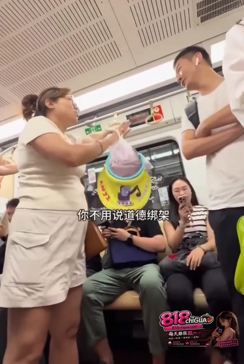 不让座就是“素质不如美国”?地铁大妈道德绑架引众怒:别崇洋媚外了!