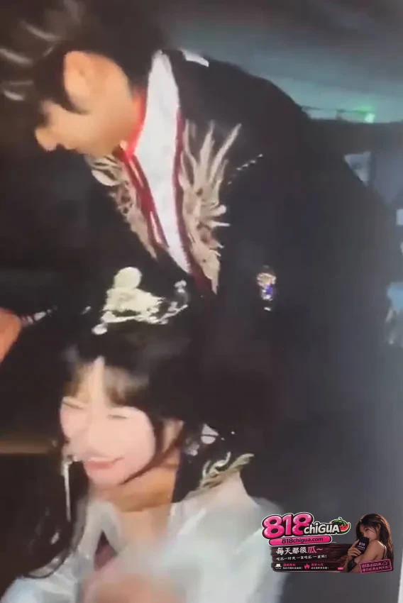 沈阳有鲤剧本杀不雅视频全网疯传!男工作人员与女玩家现场直接开操,尺度炸裂,性爱大戏全程曝光瞬间引爆全网!