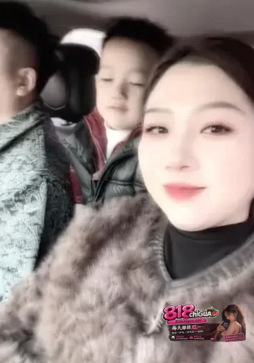 临汾市极品微胖人妻李瑶婚内出轨丑闻 贤妻良母人设崩塌变喷水母狗酒店3P约炮